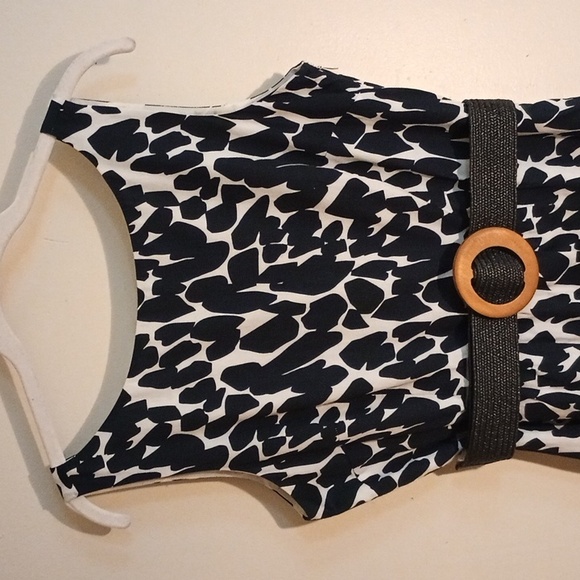 ANN TAYLOR PETITES, BLACK & WHITE PRINT, SLEEVELESS,SLIGHTLY FLARED SKIRT. - Picture 3 of 8